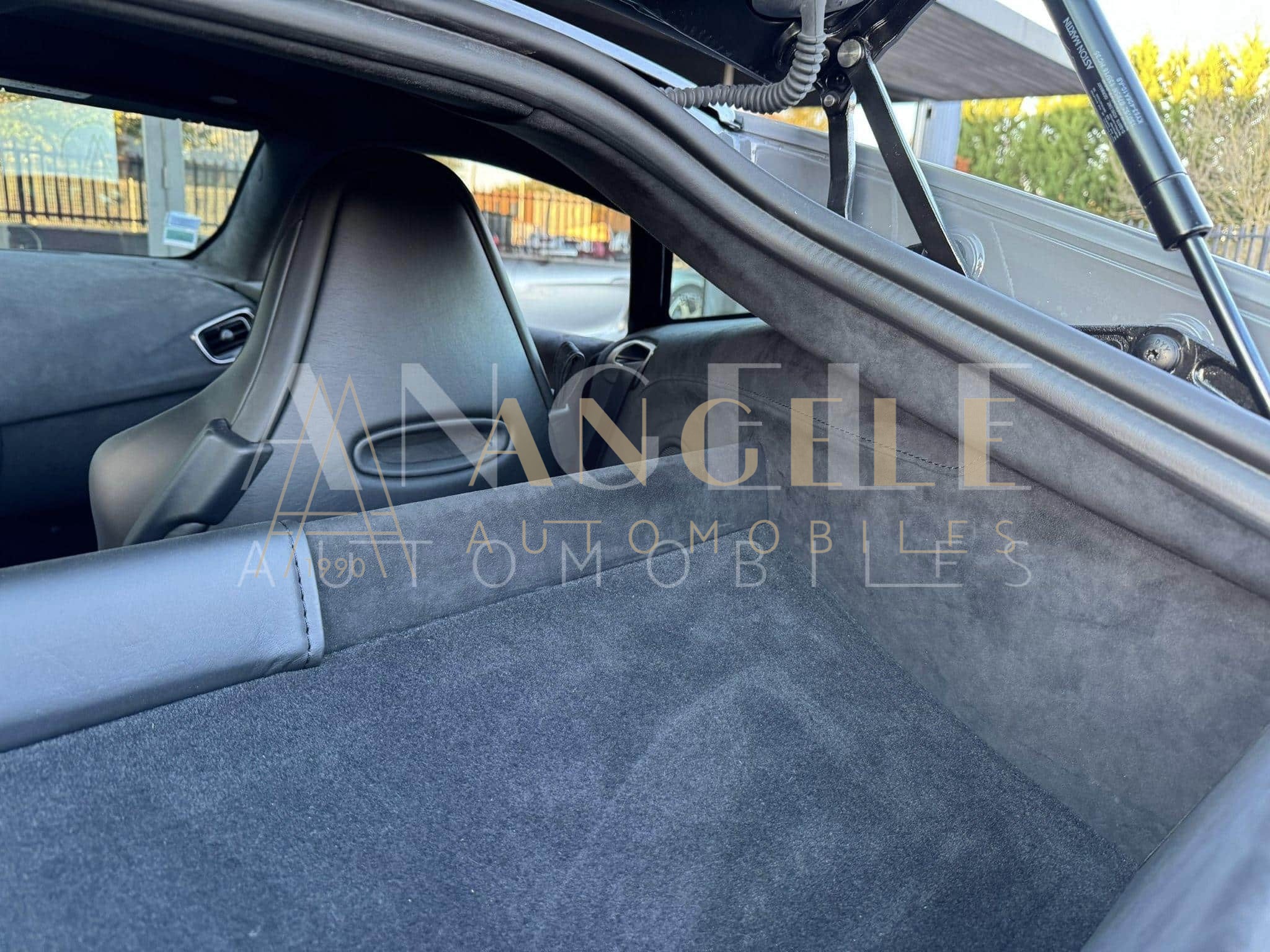 ASTON MARTIN VANTAGE – Image 16