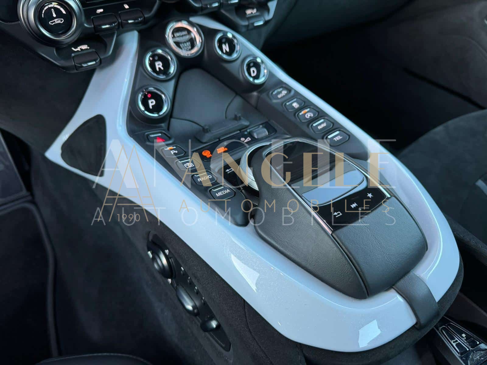 ASTON MARTIN VANTAGE – Image 11